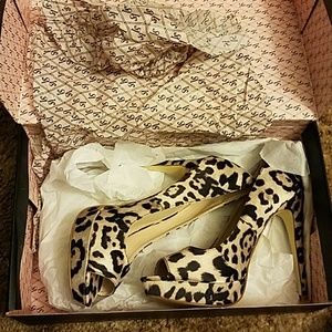 victoria leopard scratch